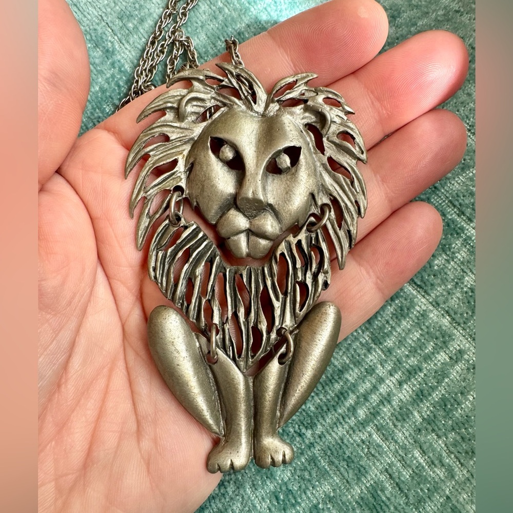 Vintage MCM Articulated Pewter Lion Pendant on Chain - Picture 7 of 10